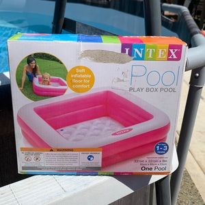 Intex 33 1/2 X 33 1/2 X 9in play box pink and white pool